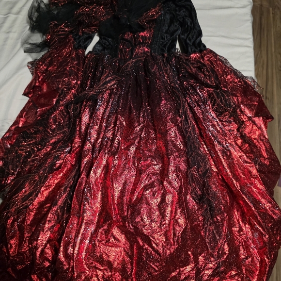 Vampire Enchantress Kids Costume - Red and Black - Picture 3 of 10